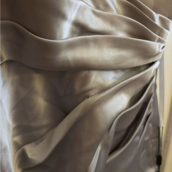 Mac Duggal Ieena NWT Elegant Silver Platinum Satin  Maxi Evening Gown Size 2 - Picture 5 of 13